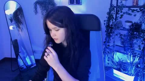 Snapshot of elainebeness chatting on June 5, 2026, 10:37 pm Your sweet girl online show from June 5, 2026, 10:37 pm