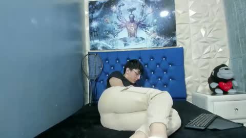 Elan Giralon online show from March 11, 2026, 2:06 am