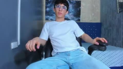 Snapshot of elangiraldo chatting on July 11, 2026, 12:35 am Elan Giralon online show from July 11, 2026, 12:35 am