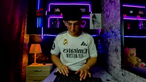 Snapshot of elangiraldo chatting on August 7, 2026, 7:05 pm Elan Giralon online show from August 7, 2026, 7:05 pm