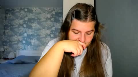 Elanis online show from September 25, 2025, 7:56 am