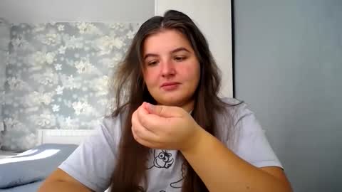 Elanis online show from October 8, 2025, 11:19 am