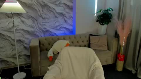 Snapshot of elara_irving chatting on July 6, 2026, 3:03 am Elly online show from July 6, 2026, 3:03 am