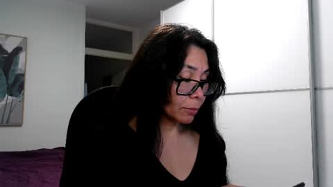 Snapshot of elaramuse_ chatting on July 22, 2026, 8:17 am elaramuse_ online show from July 22, 2026, 8:17 am