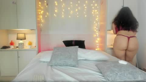 elarey_ online show from April 25, 2026, 1:41 pm