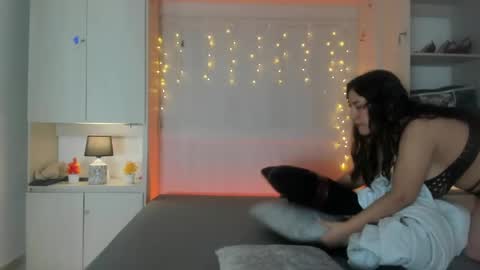 elarey_ online show from April 28, 2026, 12:10 pm