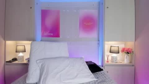 Snapshot of elarey_ chatting on May 17, 2026, 12:01 pm elarey_ online show from May 17, 2026, 12:01 pm