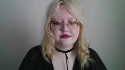 Snapshot of elayne_sweet chatting on March 3, 2026, 8:09 am elayne_sweet online show from March 3, 2026, 8:09 am