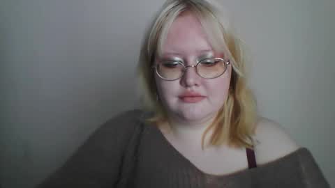 Snapshot of elayne_sweet chatting on March 6, 2026, 8:11 am elayne_sweet online show from March 6, 2026, 8:11 am