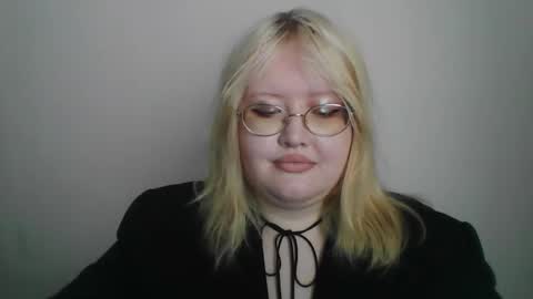 Snapshot of elayne_sweet chatting on March 7, 2026, 8:11 am elayne_sweet online show from March 7, 2026, 8:11 am