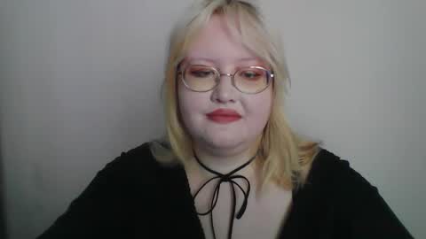Snapshot of elayne_sweet chatting on March 12, 2026, 8:20 am elayne_sweet online show from March 12, 2026, 8:20 am