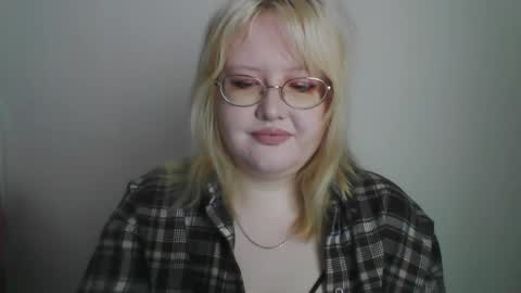 Snapshot of elayne_sweet chatting on March 13, 2026, 8:10 am elayne_sweet online show from March 13, 2026, 8:10 am