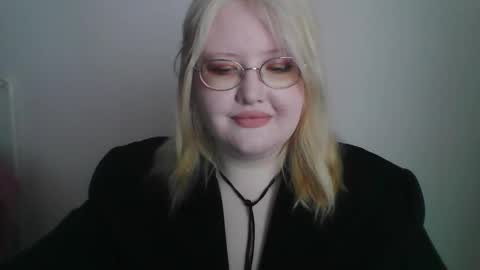 Snapshot of elayne_sweet chatting on March 14, 2026, 8:09 am elayne_sweet online show from March 14, 2026, 8:09 am