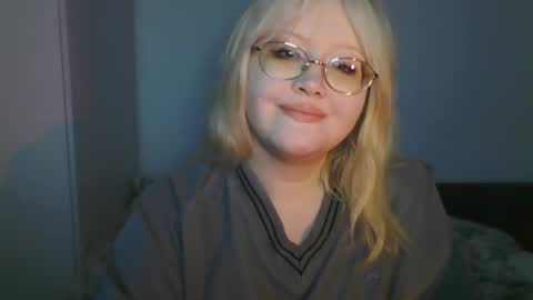 Snapshot of elayne_sweet chatting on June 5, 2026, 6:09 am elayne_sweet online show from June 5, 2026, 6:09 am