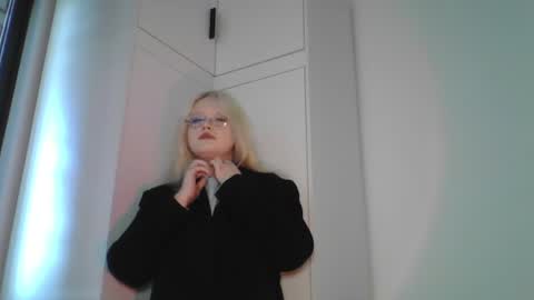 Snapshot of elayne_sweet chatting on June 14, 2026, 6:04 am elayne_sweet online show from June 14, 2026, 6:04 am