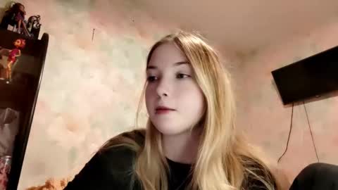 MIa online show from April 24, 2026, 1:02 pm