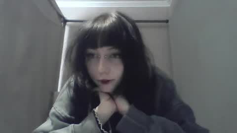 Lia online show from April 25, 2026, 11:35 am