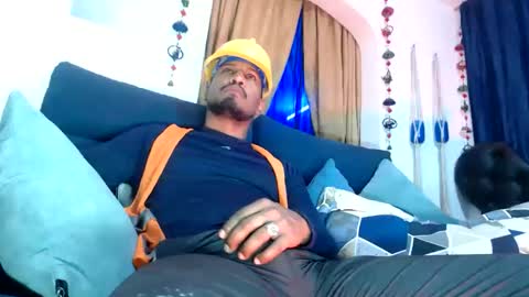 Snapshot of elcaballeroblack chatting on February 18, 2026, 10:28 pm elcaballeroblack online show from February 18, 2026, 10:28 pm