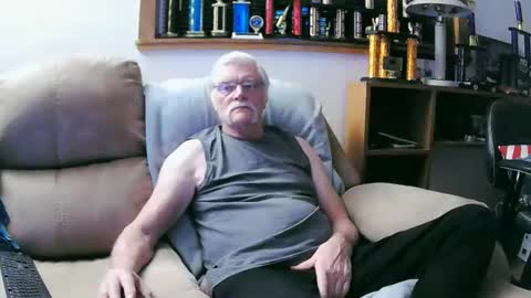 Snapshot of elcamino83 chatting on February 19, 2025, 6:11 am Elcamino83 online show from February 19, 2025, 6:11 am