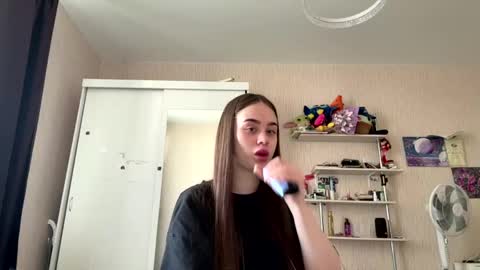 Snapshot of eldaguillan chatting on June 3, 2026, 2:33 pm Kate online show from June 3, 2026, 2:33 pm