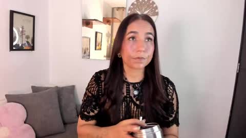 Snapshot of electra_hunt chatting on May 24, 2026, 1:43 am Electra- Please help me reach 100 likes online show from May 24, 2026, 1:43 am