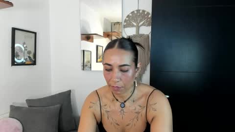 Snapshot of electra_hunt chatting on May 30, 2026, 11:24 pm Electra- Please help me reach 100 likes online show from May 30, 2026, 11:24 pm