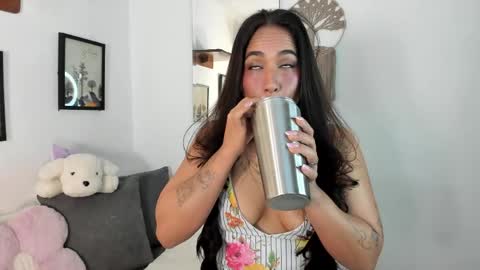 Snapshot of electra_hunt chatting on June 6, 2026, 11:09 pm Electra- Please help me reach 100 likes online show from June 6, 2026, 11:09 pm