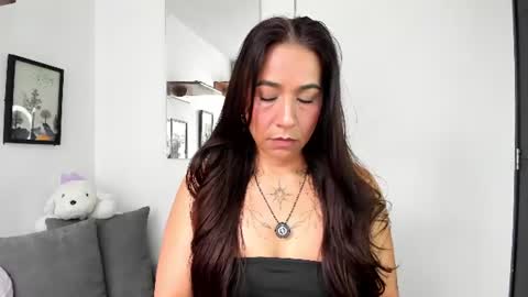 Snapshot of electra_hunt chatting on June 8, 2026, 9:48 pm Electra- Please help me reach 100 likes online show from June 8, 2026, 9:48 pm