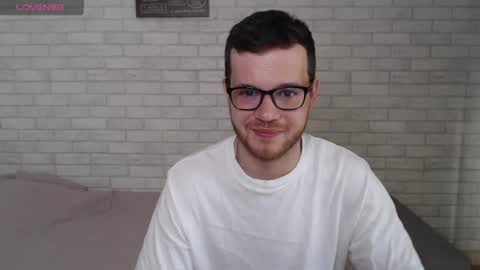 Snapshot of electric_smile chatting on July 27, 2026, 7:04 am Alex online show from July 27, 2026, 7:04 am