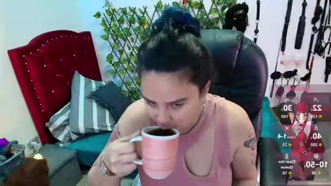 Snapshot of elektra_32 chatting on October 31, 2025, 12:17 pm elektra online show from October 31, 2025, 12:17 pm