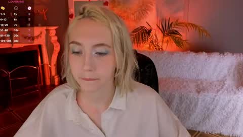 Snapshot of elen__moore chatting on April 30, 2026, 5:25 am Elen online show from April 30, 2026, 5:25 am