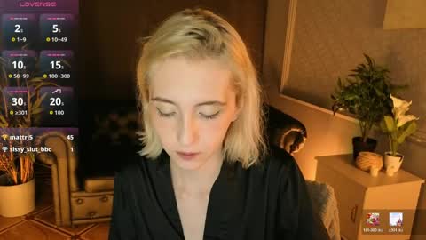 Snapshot of elen__moore chatting on May 16, 2026, 7:05 am Elen online show from May 16, 2026, 7:05 am