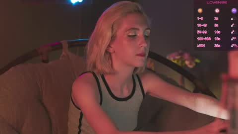 Snapshot of elen__moore chatting on May 17, 2026, 6:11 am Elen online show from May 17, 2026, 6:11 am