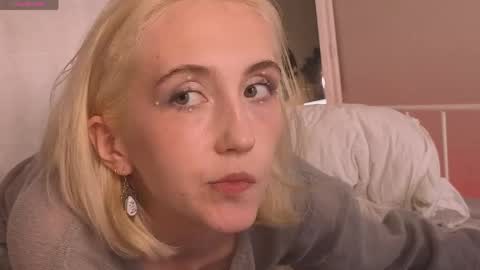 Snapshot of elen__moore chatting on May 28, 2026, 4:04 pm Elen online show from May 28, 2026, 4:04 pm