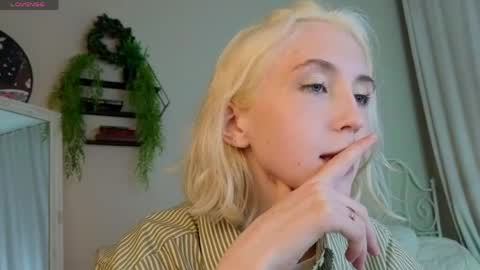 Snapshot of elen__moore chatting on May 29, 2026, 4:27 pm Elen online show from May 29, 2026, 4:27 pm