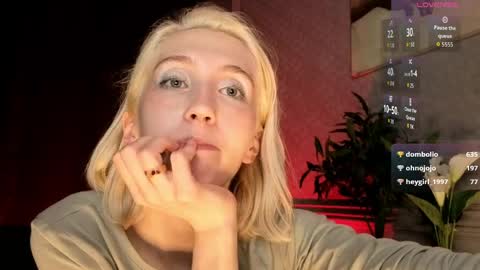 Snapshot of elen__moore chatting on May 31, 2026, 6:09 pm Elen online show from May 31, 2026, 6:09 pm