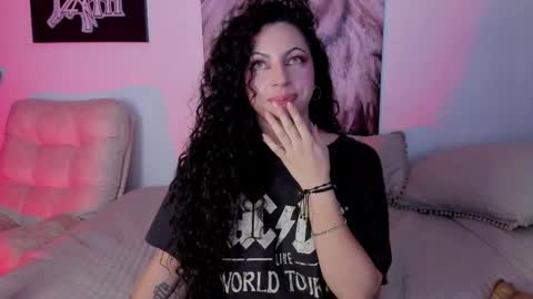 Snapshot of elena_lust chatting on February 13, 2025, 7:03 am Elena online show from February 13, 2025, 7:03 am