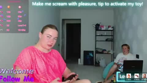 Snapshot of elena_maeer chatting on July 14, 2026, 9:53 pm Elena online show from July 14, 2026, 9:53 pm