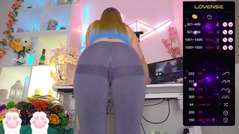 Snapshot of elena_marilyn chatting on March 12, 2025, 8:31 pm Elena online show from March 12, 2025, 8:31 pm