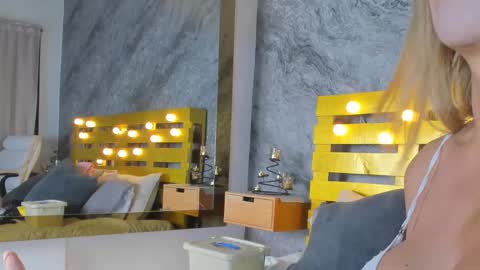 Elena online show from February 23, 2025, 7:17 pm