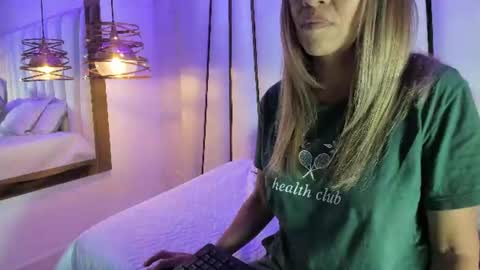 Snapshot of elena_mature chatting on June 14, 2026, 6:54 pm Elena online show from June 14, 2026, 6:54 pm