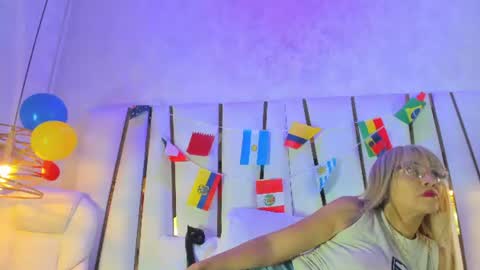 Snapshot of elena_mature chatting on July 11, 2026, 7:05 pm Elena online show from July 11, 2026, 7:05 pm