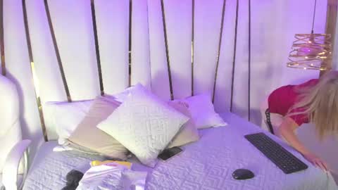 Snapshot of elena_mature chatting on July 17, 2026, 7:08 pm Elena online show from July 17, 2026, 7:08 pm