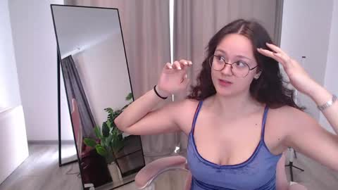 Elena online show from May 1, 2026, 7:02 am