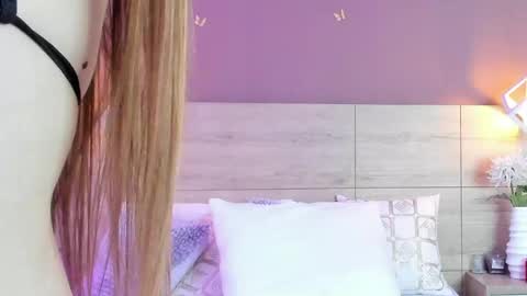 Snapshot of elenagilbert2 chatting on May 11, 2026, 3:29 pm Elena online show from May 11, 2026, 3:29 pm