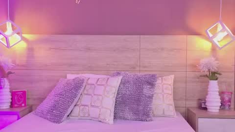 Snapshot of elenagilbert2 chatting on May 31, 2026, 2:46 pm Elena online show from May 31, 2026, 2:46 pm