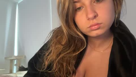 Elena online show from May 4, 2026, 2:13 pm