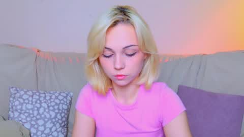 Snapshot of elenamonroe_ chatting on May 9, 2026, 5:45 am elenamonroe_ online show from May 9, 2026, 5:45 am