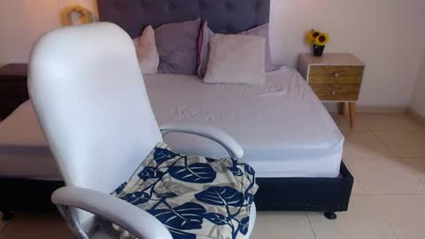 Snapshot of elenna__ chatting on July 21, 2026, 2:41 pm Elenna online show from July 21, 2026, 2:41 pm