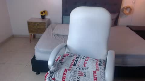 Snapshot of elenna__ chatting on July 28, 2026, 6:20 pm Elenna online show from July 28, 2026, 6:20 pm